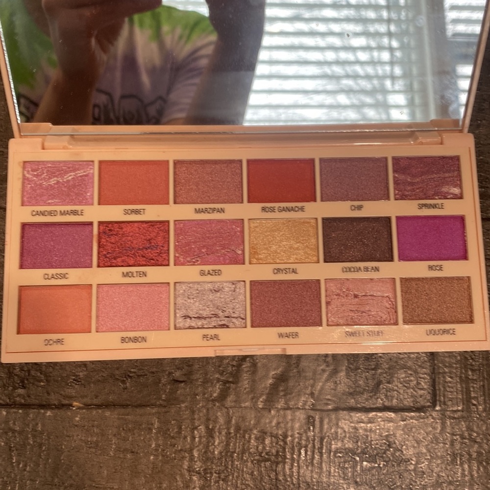 I Heart Revolution Eyeshadow Palettes - Picture 4 of 4